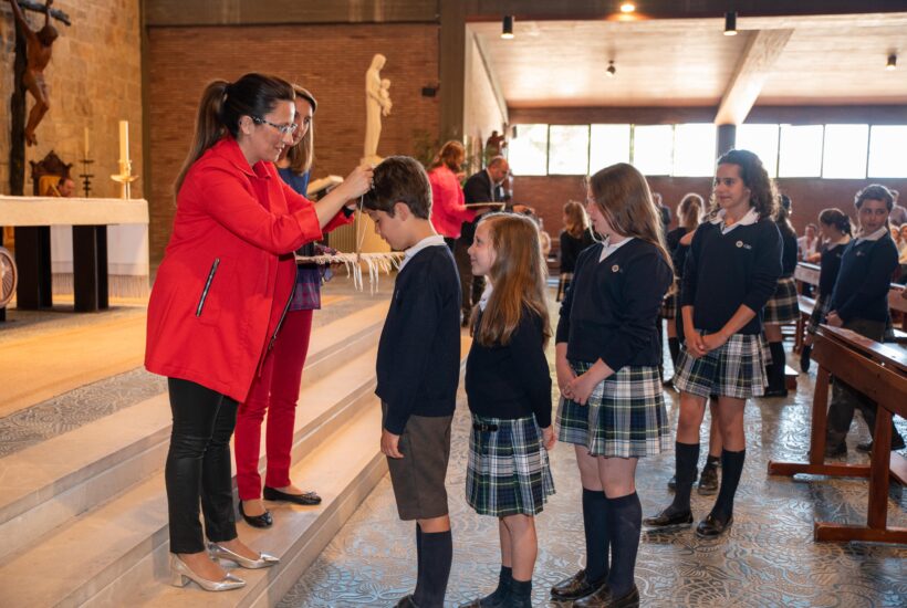 entrega de la Cruz de la Primera Comunión