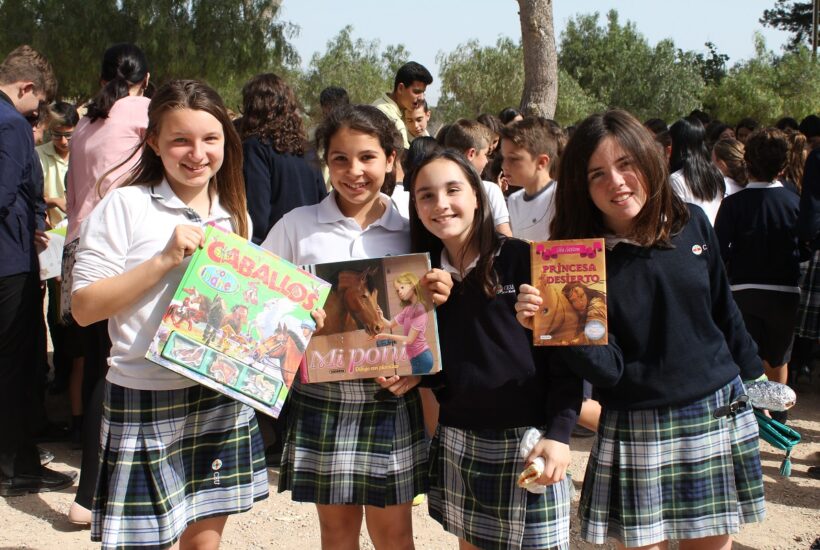 El mercadillo solidario del Día del libro