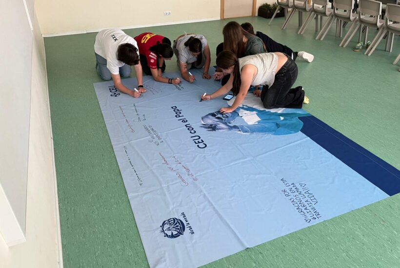 Los alumnos del CEU Jesús María se unen a la bienvenida al Papa León XIV
